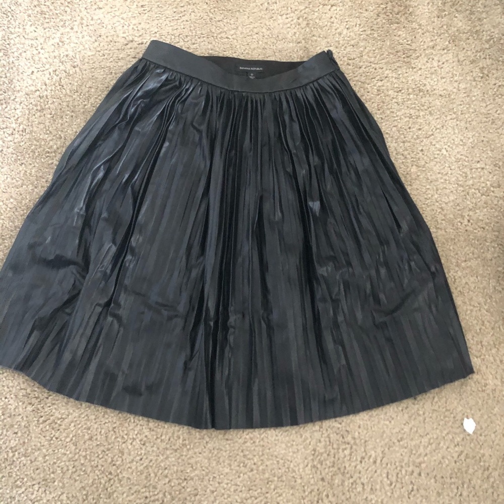 Black faux leather pleated skirt